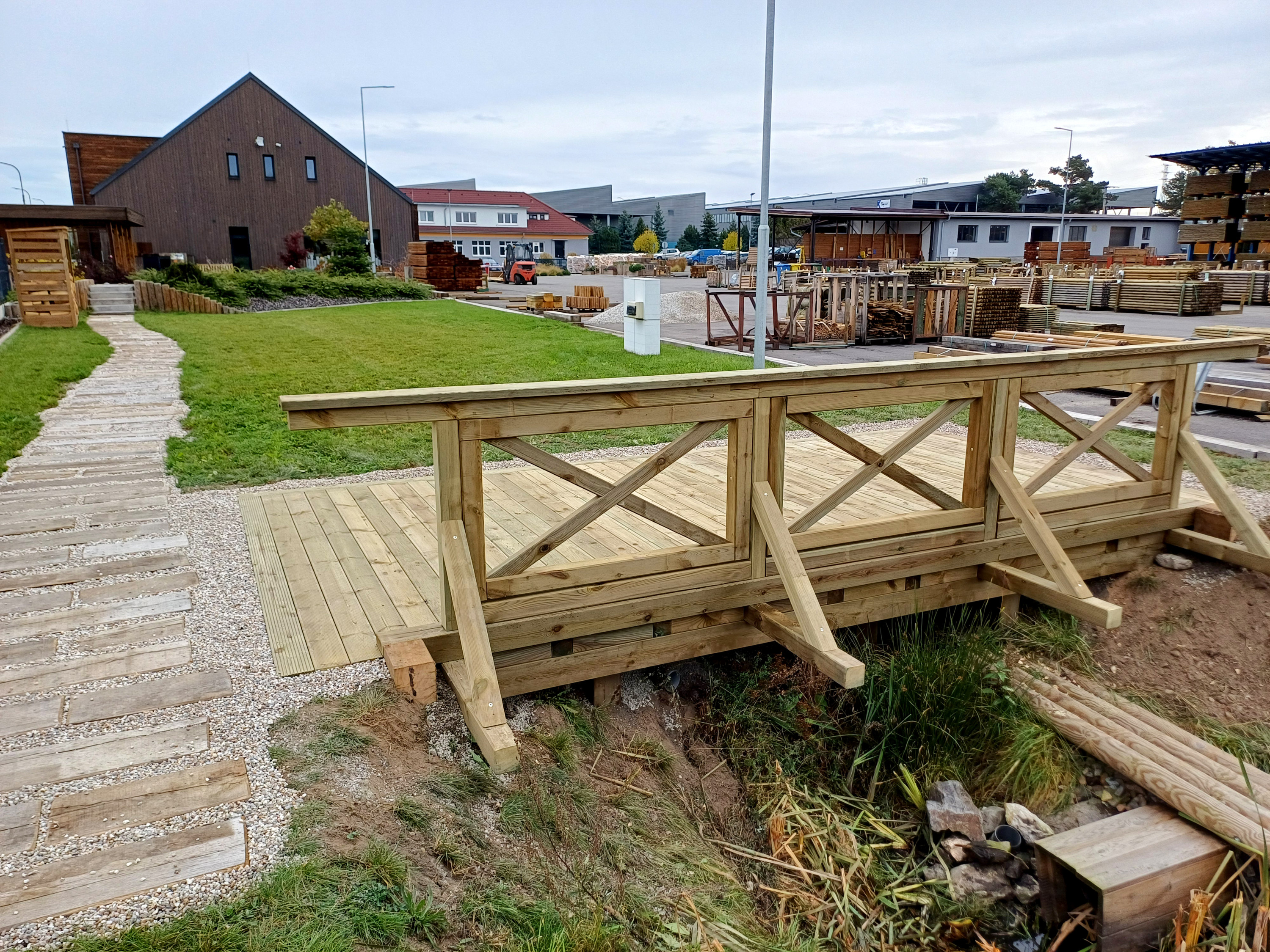 Budování nové ukázkové zahrady v showroomu Impregnace Soběslav