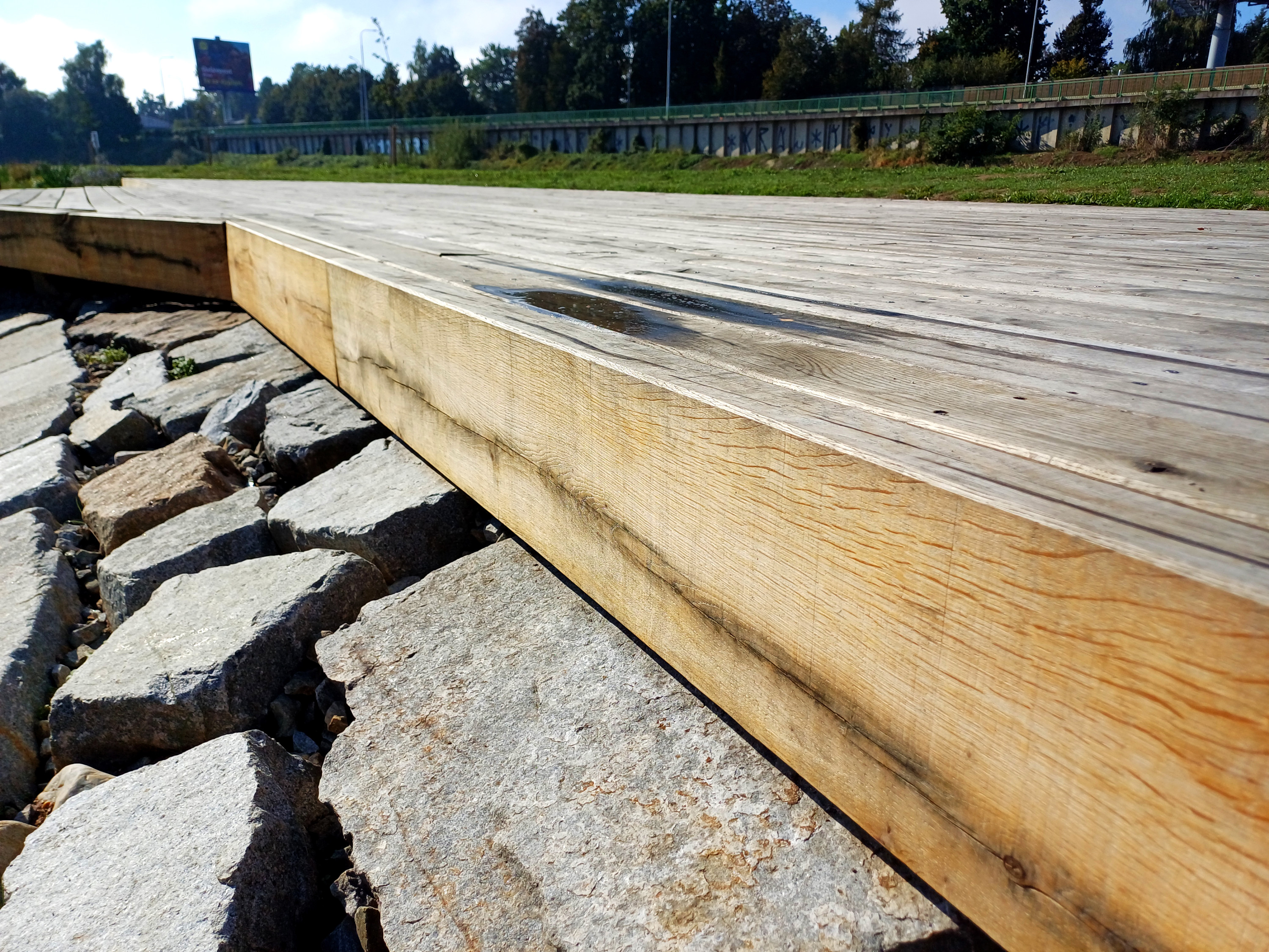 Dubové lavice z masivních hranolů