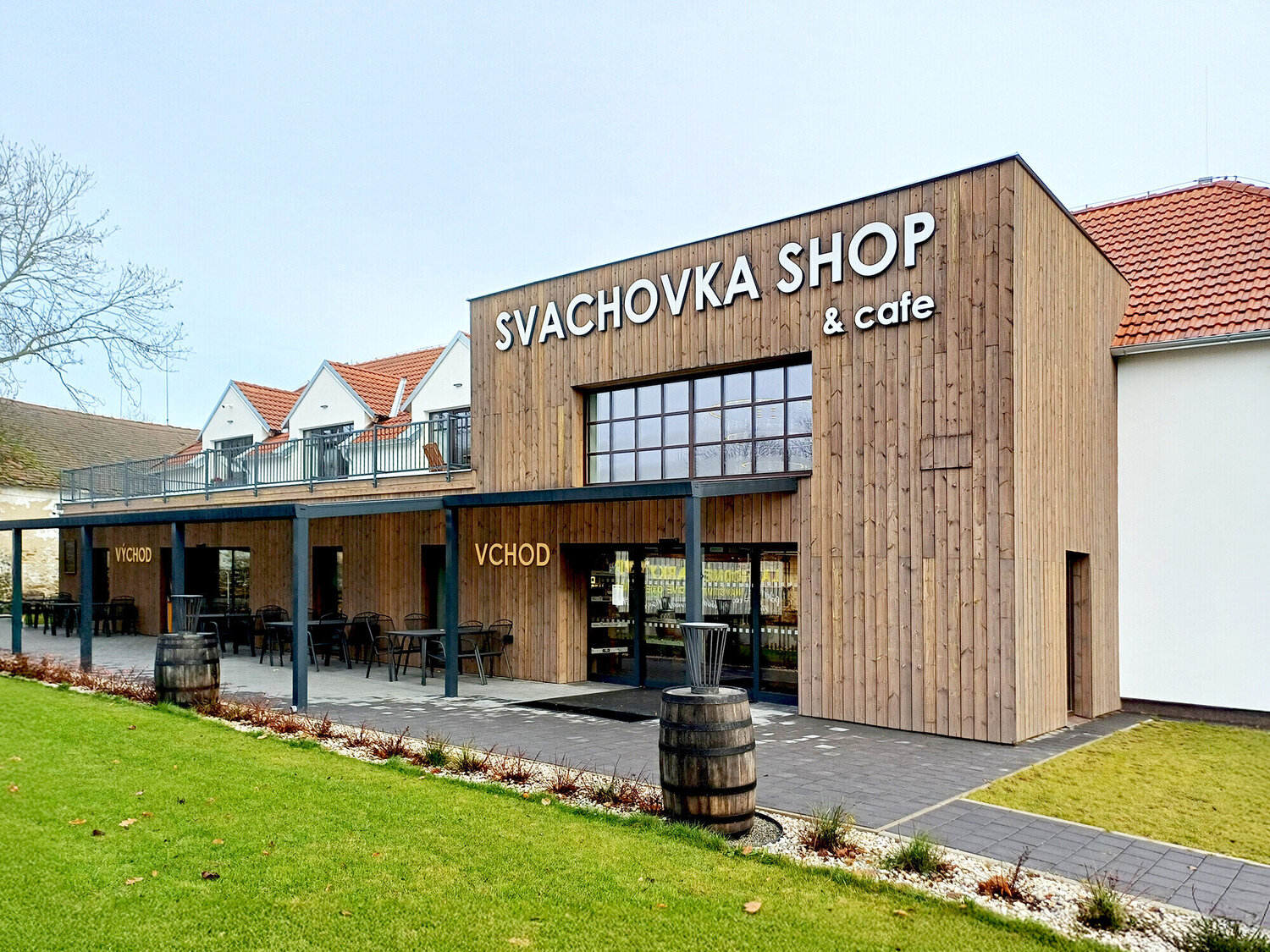 Detail dřevěné konstrukce v kombinaci s dalšími materiály