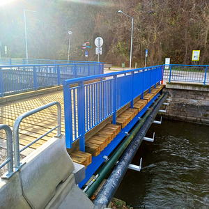 Detail mostovky z kvalitních modřínových hranolů v profilu 16x16 cm ošetřených Profi impregnací, zakázková výroba Impregnace Soběslav