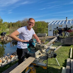 Halvor Bakke je nejen skvělý designér, ale také zručný řemeslník.