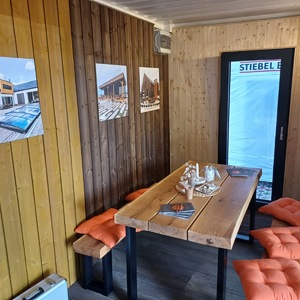 Nová expozice spol. Impregnace Soběslav postavena z kontejneru a opláštěna produkty značky Královská impregnace, zakázková výroba