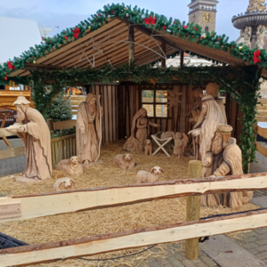 Českobudějovický advent - domek ručně vyřezávaného betlému je vyroben z impregnovaného dřeva ze spol. Impregnace Soběslav