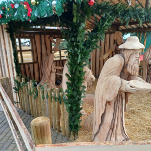 Českobudějovický advent - domek ručně vyřezávaného betlému je vyroben z impregnovaného dřeva ze spol. Impregnace Soběslav