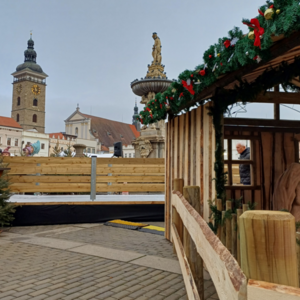 Českobudějovický advent - domek ručně vyřezávaného betlému je vyroben z impregnovaného dřeva ze spol. Impregnace Soběslav