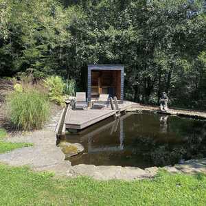 Revitalizace zahrady u RD na břehu Lipna, terasová prkna KI-Duo, žlab ze zahradních dubových pražců, zakázková výroba Impregnace Soběslav