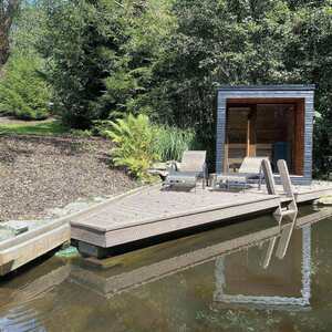 Revitalizace zahrady u RD na břehu Lipna, terasová prkna KI-Duo, žlab ze zahradních dubových pražců, zakázková výroba Impregnace Soběslav