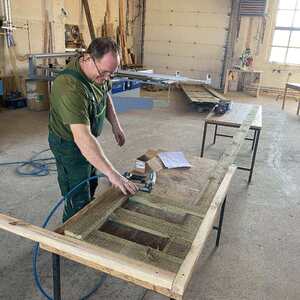 Před - Příprava impregnovaných prken pro výrobu roštu ve firmě Dřevovýroba Václav Vaněk. 