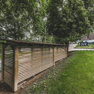 Dřevo v exteriéru ošetřené Královskou impregnací a Profi impregnací, zakázková výroba pro hotelový komplex JBX Resort Avenue Lipno.