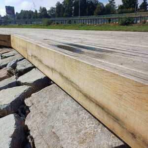 Konstrukce paluby z impregnovaných zahradních pražců, formát 15x26 cm, Sluneční ostrov v Českých Budějovicích. Pražce jsou ošetřeny Profi impregnací.  
