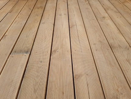 Detail terasy z terasových prken z borovice, prkna jsou ošetřena Profi impregnací (vakuově-tlaková impregnace), zakázková výroba Impregnace Soběslav