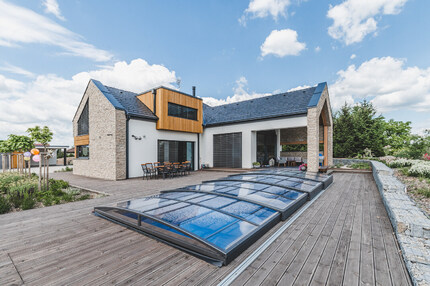 Terasová prkna KI Duo ošetřena technologií Královské impregnace na terase rodinného domu. Zakázková výroba Impregnace Soběslav. Terasová prkna KI Duo ošetřena technologií Královské impregnace na terase rodinného domu. Zakázková výroba Impregnace Soběslav.