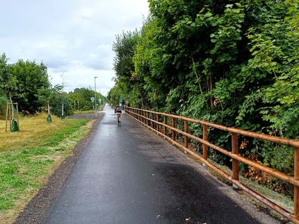 Z&aacute;bradl&iacute; z impregnovan&yacute;ch palis&aacute;d (10 cm) a impregnovan&yacute;ch sloupků (průměr 12 cm) na nov&eacute; cyklostezce ve Vesel&iacute; nad Lužnic&iacute;. D&iacute;ky technologii Profi impregnace je z&aacute;bradl&iacute; chr&aacute;něno před dřevokazn&yacute;m hmyzem, houbami, pl&iacute;sněmi i nepř&iacute;zn&iacute; počas&iacute;.   