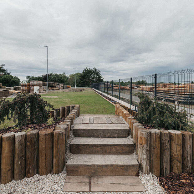 Ukázka praktického využití pražců v areálu prodejny Impregnace Soběslav. 