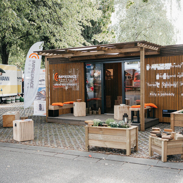 Nová expozice spol. Impregnace Soběslav postavena z kontejneru a opláštěna produkty značky Královská impregnace, zakázková výroba