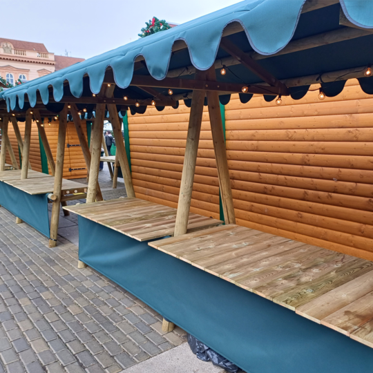 Českobudějovický advent - vánoční stánky na Náměstí Přemysla Otakara II. jsou vyrobeny z impregnovaných palisád Impregnace Soběslav