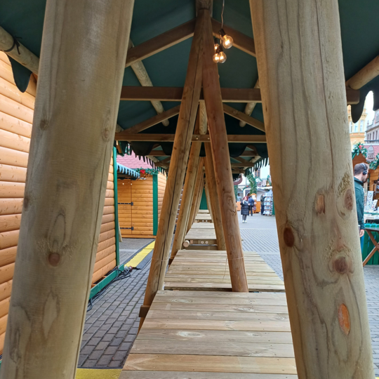 Českobudějovický advent - vánoční stánky na Náměstí Přemysla Otakara II. jsou vyrobeny z impregnovaných palisád Impregnace Soběslav