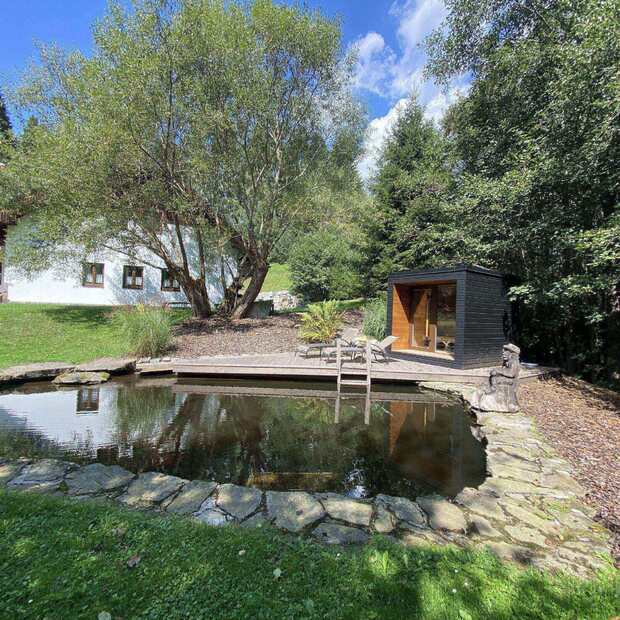 Revitalizace zahrady u RD na břehu Lipna, terasová prkna KI-Duo, žlab ze zahradních dubových pražců, zakázková výroba Impregnace Soběslav