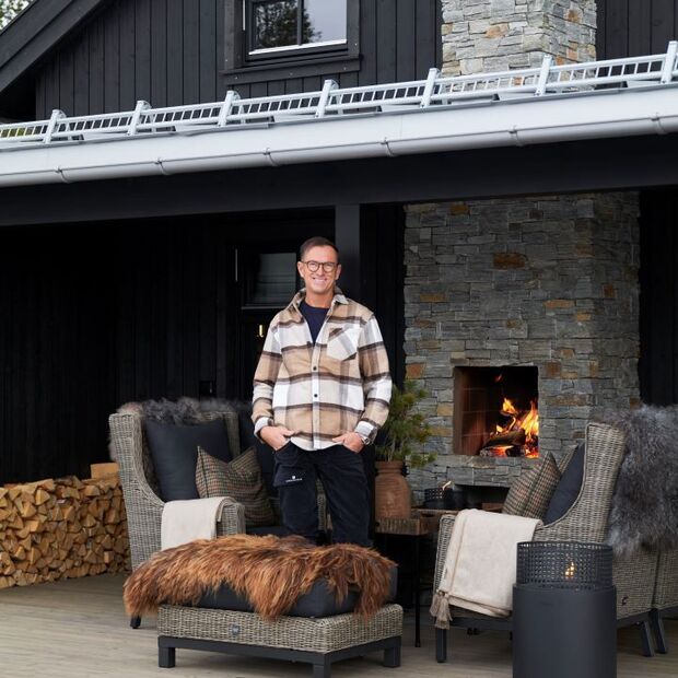 Halvor Bakke, tvůrce pořadu Norské domy snů a ambasador značky Královská impregnace před jedním z rekonstruovaných domů