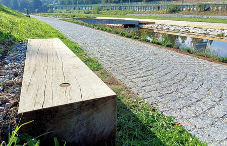 Impregnované dubové lavice pro Sluneční ostrov v Českých Budějovicích