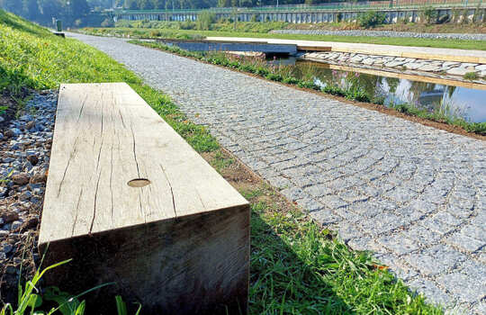 Impregnované dubové lavice pro Sluneční ostrov v Českých Budějovicích