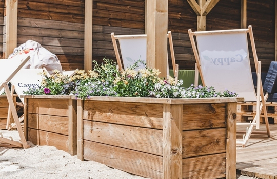 Květináče, nadzemní záhony a bylinkové zahrádky ze dřeva ocení každý zahrádkář