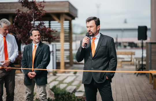 „Nakoupit se u nás dá vše, z čeho si postavíte od psí boudy po pergolu nebo stání na auto,“ říká Petr Sladovník pro Drbnu 