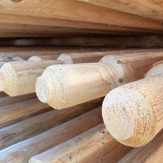 Sloupy pro chmelnicové konstrukce