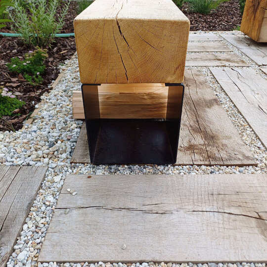 Noha k pražci - lavička