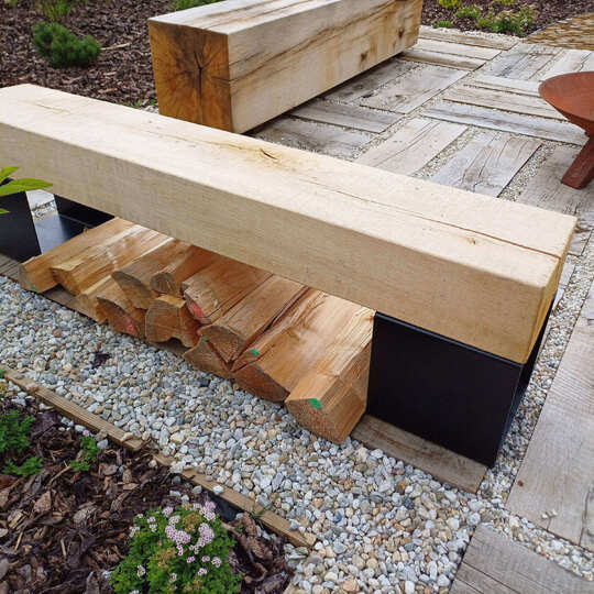 Noha k pražci - lavička